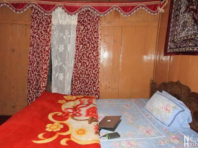 Cozy bed of the Double Comfort Room - Shamus Maqbool Houseboat