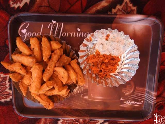 Kashmiri pakodas from Mobile Café on Dal Lake - Potato French fries with carrot chutney